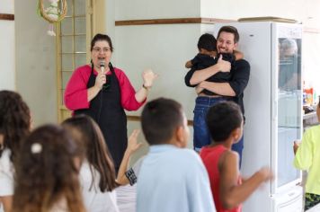 Foto - Entrega de ovos de Páscoa  EMEB Jumirim e Creche Denise.