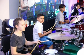 Foto - Apresentação - Cordas e Percussão