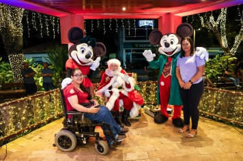 Foto relacionada - Chegada do Papai Noel em Jumirim encanta famílias na Praça Nossa Senhora Aparecida