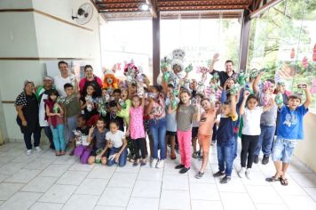 Foto - Entrega de ovos de Páscoa  EMEB Jumirim e Creche Denise.