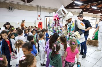 Foto - Entrega de ovos de Páscoa  EMEB Jumirim e Creche Denise.