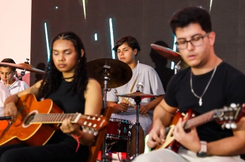 Foto - Apresentação - Cordas e Percussão