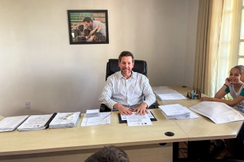 Foto - Visita de Alunos ao Prefeito 14/11/2025