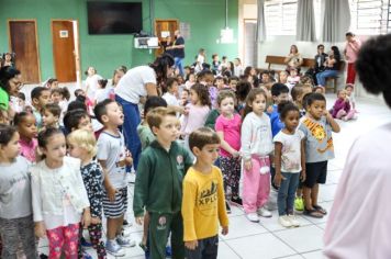 Foto - Entrega de ovos de Páscoa  EMEB Jumirim e Creche Denise.