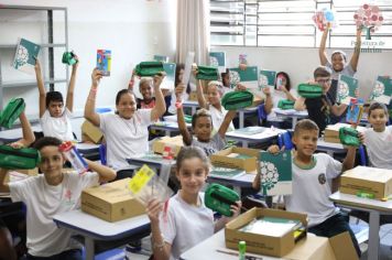 Foto - Entrega de Kits Escolares