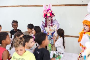 Foto - Entrega de ovos de Páscoa  EMEB Jumirim e Creche Denise.