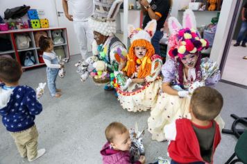 Foto - Entrega de ovos de Páscoa  EMEB Jumirim e Creche Denise.