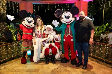Foto relacionada - Chegada do Papai Noel em Jumirim encanta famílias na Praça Nossa Senhora Aparecida