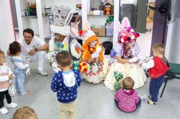 Foto - Entrega de ovos de Páscoa  EMEB Jumirim e Creche Denise.