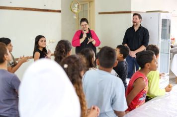 Foto - Entrega de ovos de Páscoa  EMEB Jumirim e Creche Denise.