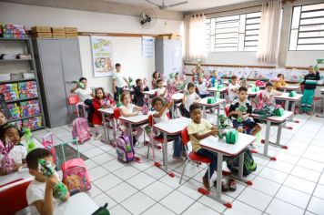 Foto - Entrega de ovos de Páscoa  EMEB Jumirim e Creche Denise.