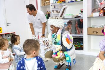 Foto - Entrega de ovos de Páscoa  EMEB Jumirim e Creche Denise.