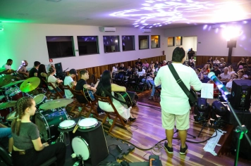 Foto - Apresentação - Cordas e Percussão