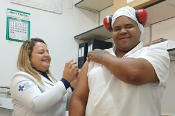 Vacinação contra influenza na Empresa Jumirim alimentos  