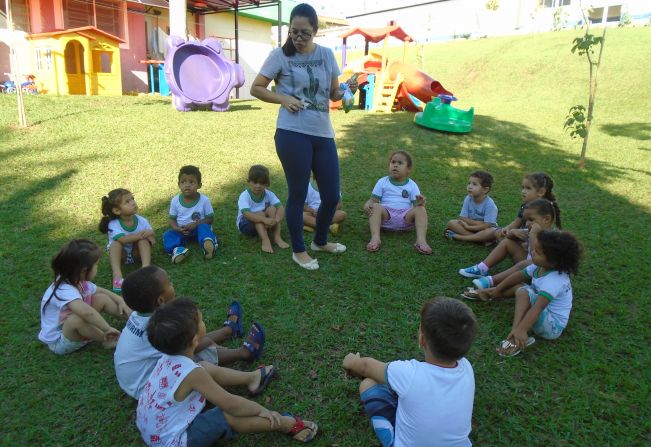 Alunos das creches de Jumirim recebem ovos de chocolate