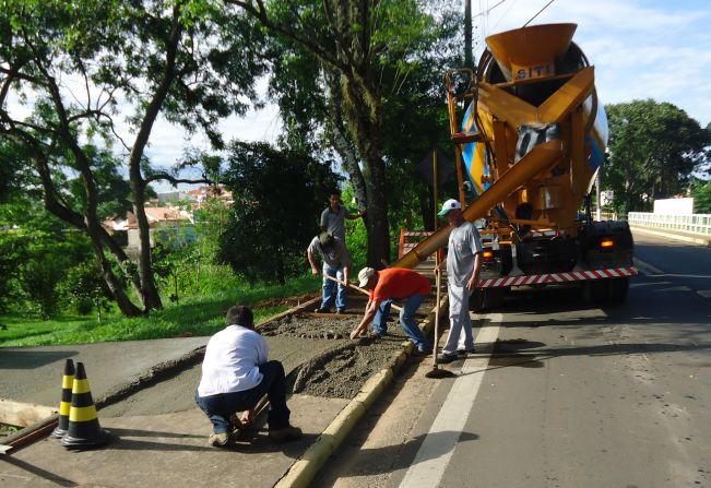 Secretaria de Obras realiza manutenções no município