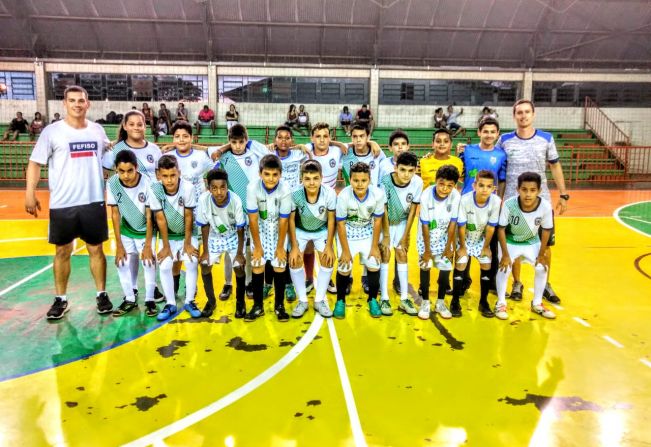 Escolinha de Futsal de Jumirim recebe alunos de Tietê para amistosos