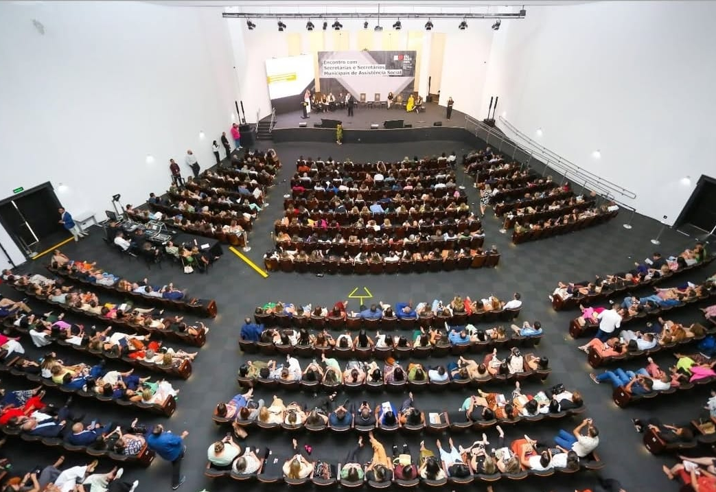 Secretária da Assistência Social participa de encontro  Estadual no Palácio dos Bandeirantes