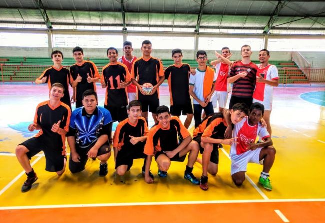 ALUNOS DE JUMIRIM PARTICIPAM DE JOGOS INTERESCOLARES