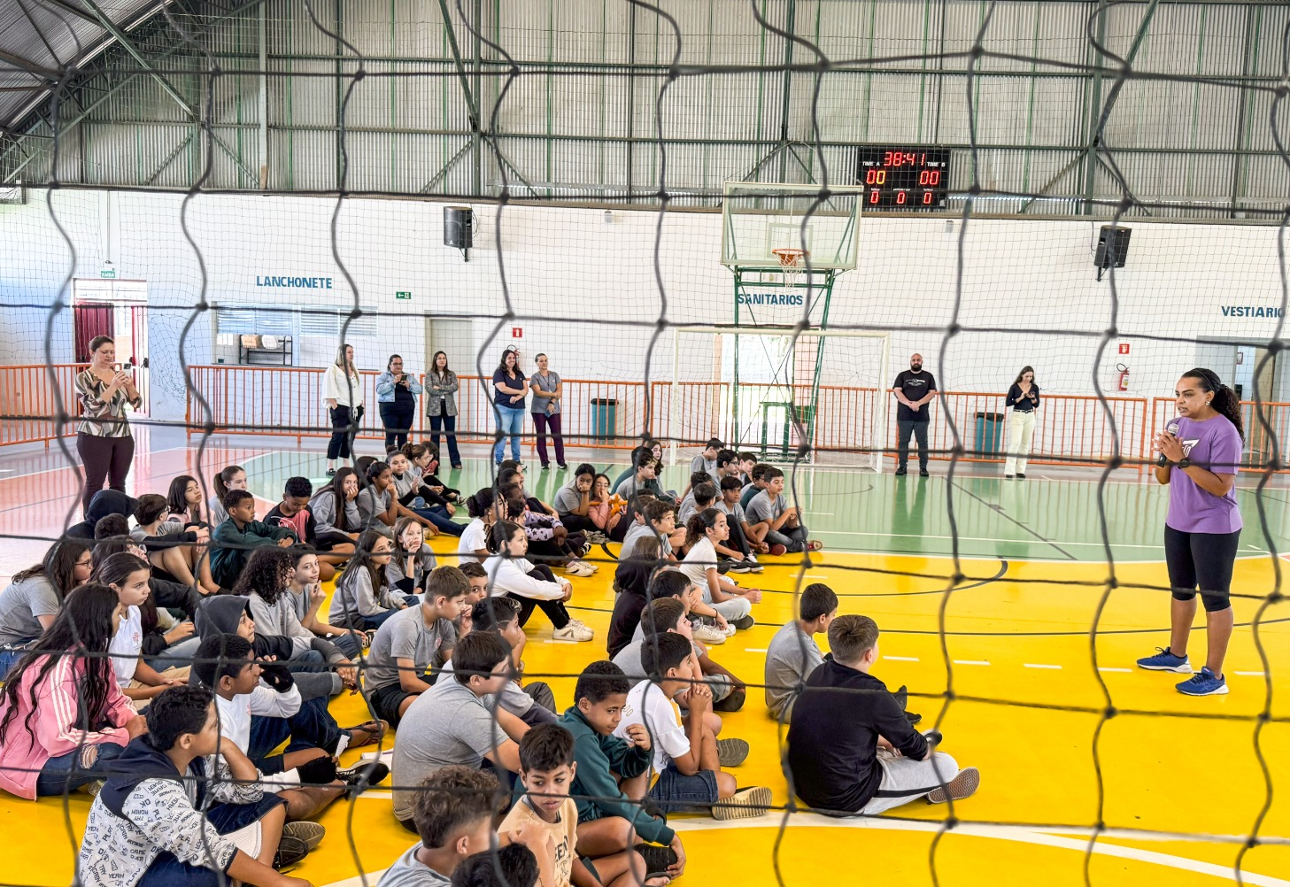 Ex-jogadora Fofão visita escola EMEB - Mário Covas Junior em Jumirim em ação especial do Sesc