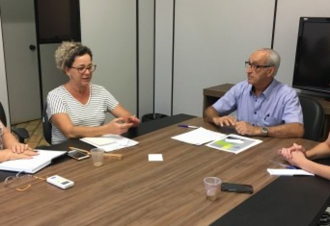 PREFEITO DARCI SCHIAVI EM REUNIÃO COM O SEBRAE