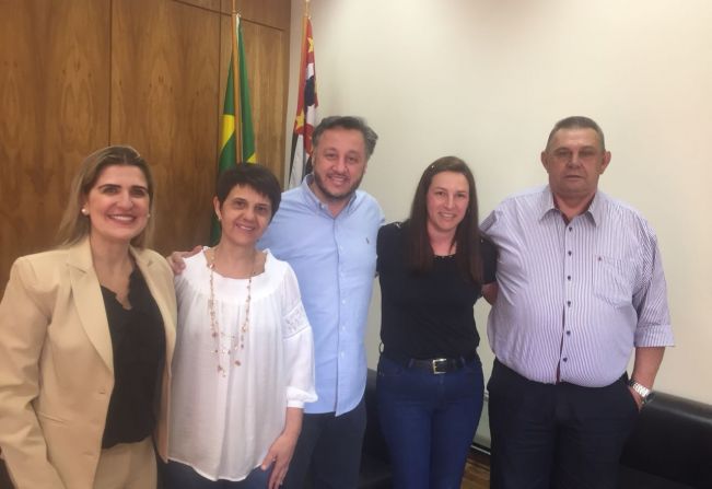 AUTORIDADES DE JUMIRIM VISITAM SECRETARIA ESTADUAL DE EDUCAÇÃO