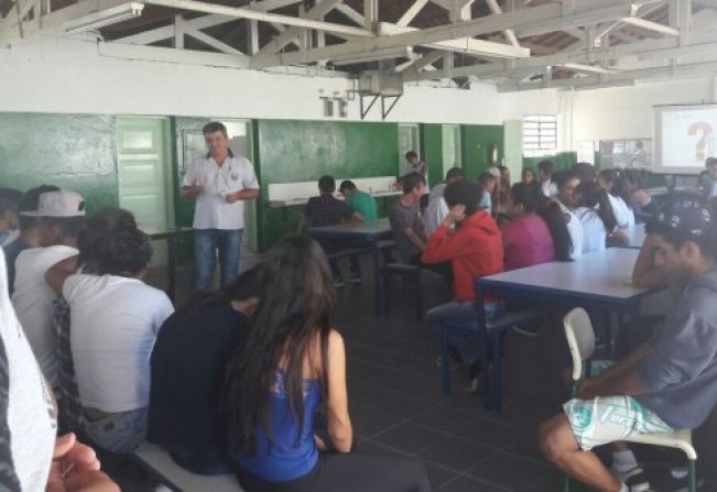 VISA de Jumirim realiza palestras sobre as arboviroses e Projeto Agente Jovem