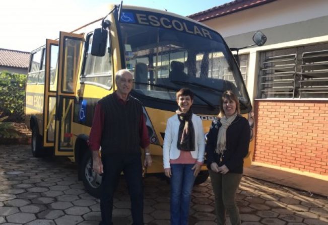 PREFEITURA DE JUMIRIM RECEBE ÔNIBUS ESCOLAR