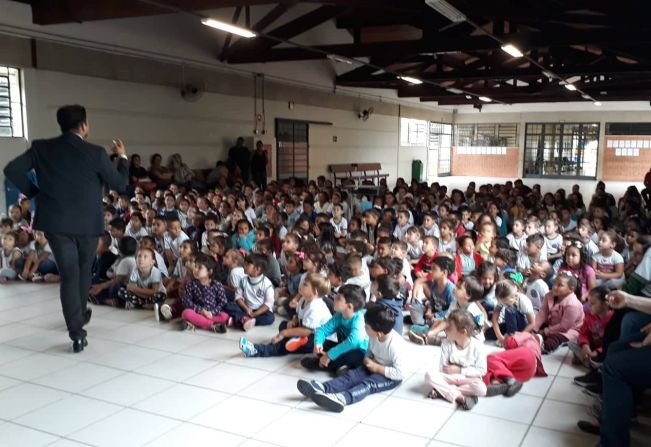 Educação de Jumirim inicia ano letivo com palestra motivacional