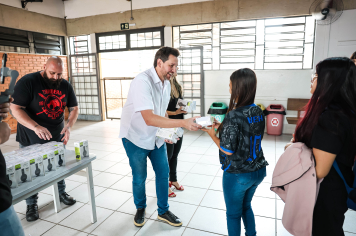 Foto - Entrega de Presentes 10/10/2025