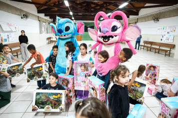 Foto - Entrega de Presentes 10/10/2025