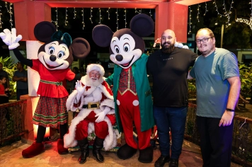 Foto relacionada - Chegada do Papai Noel em Jumirim encanta famílias na Praça Nossa Senhora Aparecida