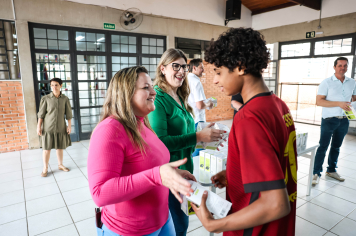 Foto - Entrega de Presentes 10/10/2025