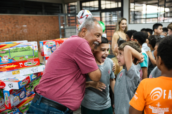Foto - Entrega de Presentes 10/10/2025