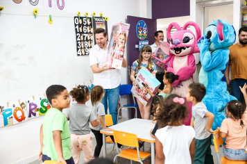 Foto - Entrega de Presentes 10/10/2025