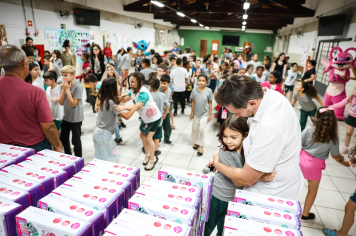 Foto - Entrega de Presentes 10/10/2025