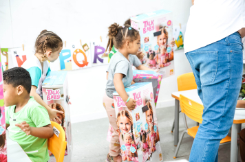 Foto - Entrega de Presentes 10/10/2025