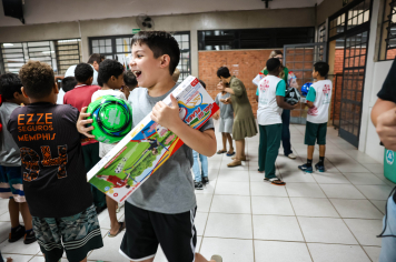 Foto - Entrega de Presentes 10/10/2025