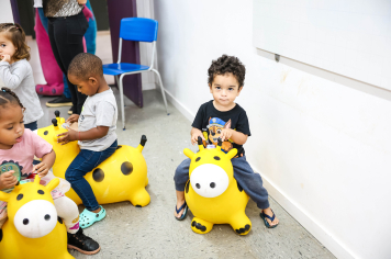 Foto - Entrega de Presentes 10/10/2025