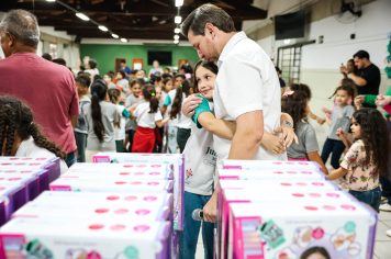 Foto - Entrega de Presentes 10/10/2025