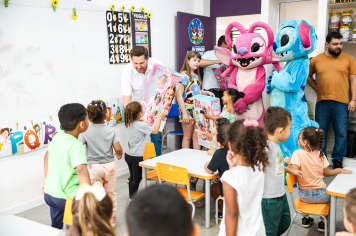 Foto - Entrega de Presentes 10/10/2025