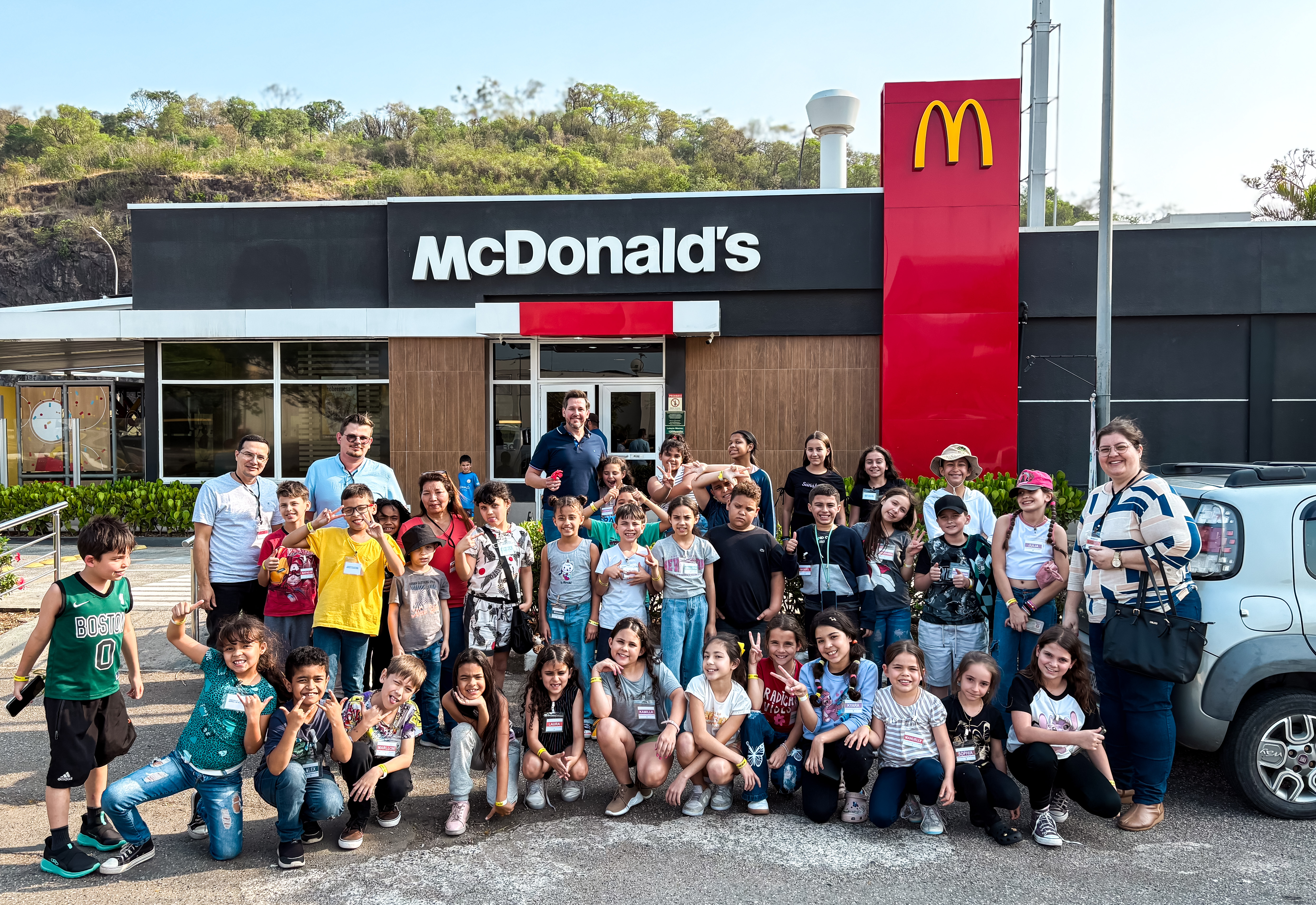 Crianças atendidas pelo CRAS de Jumirim visitam o zoológico de SP