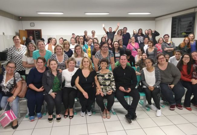 Educação de Jumirim realiza palestra motivacional para funcionários