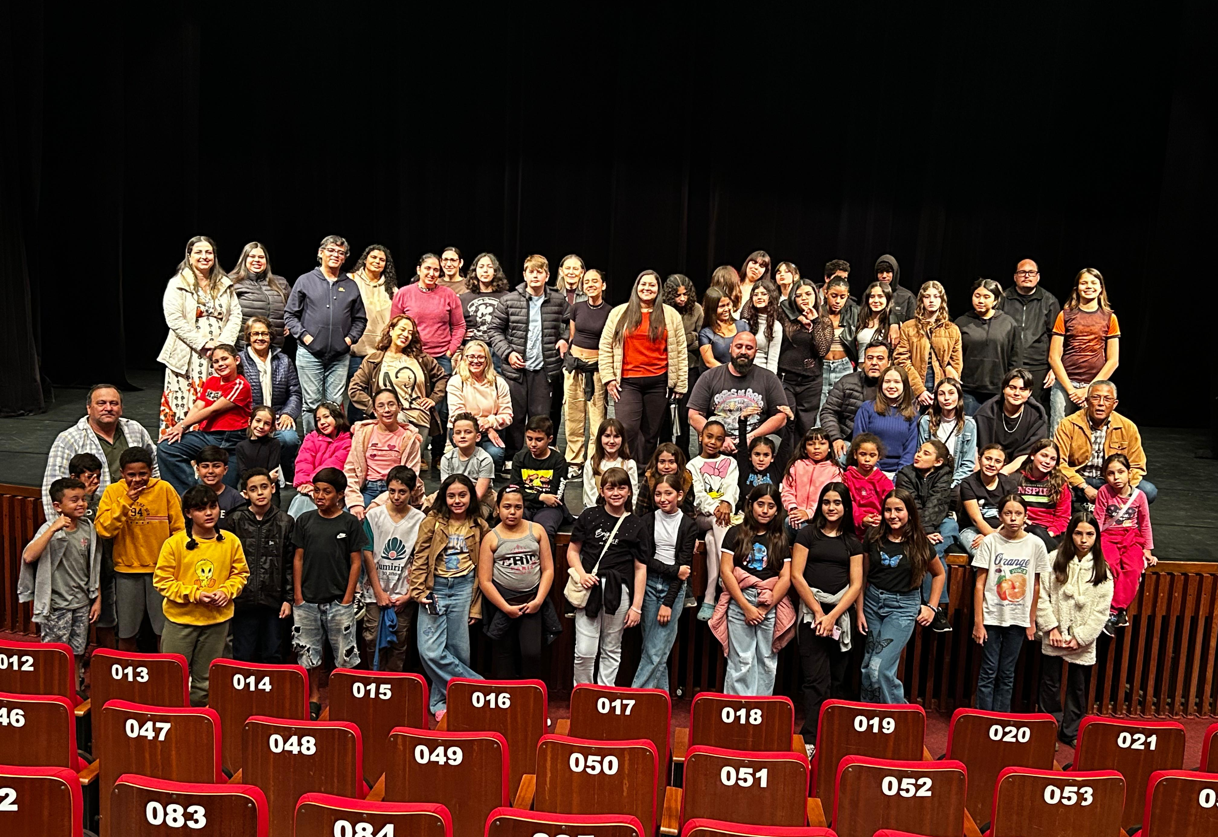 Visitando ao Teatro Municipal de Cerquilho: