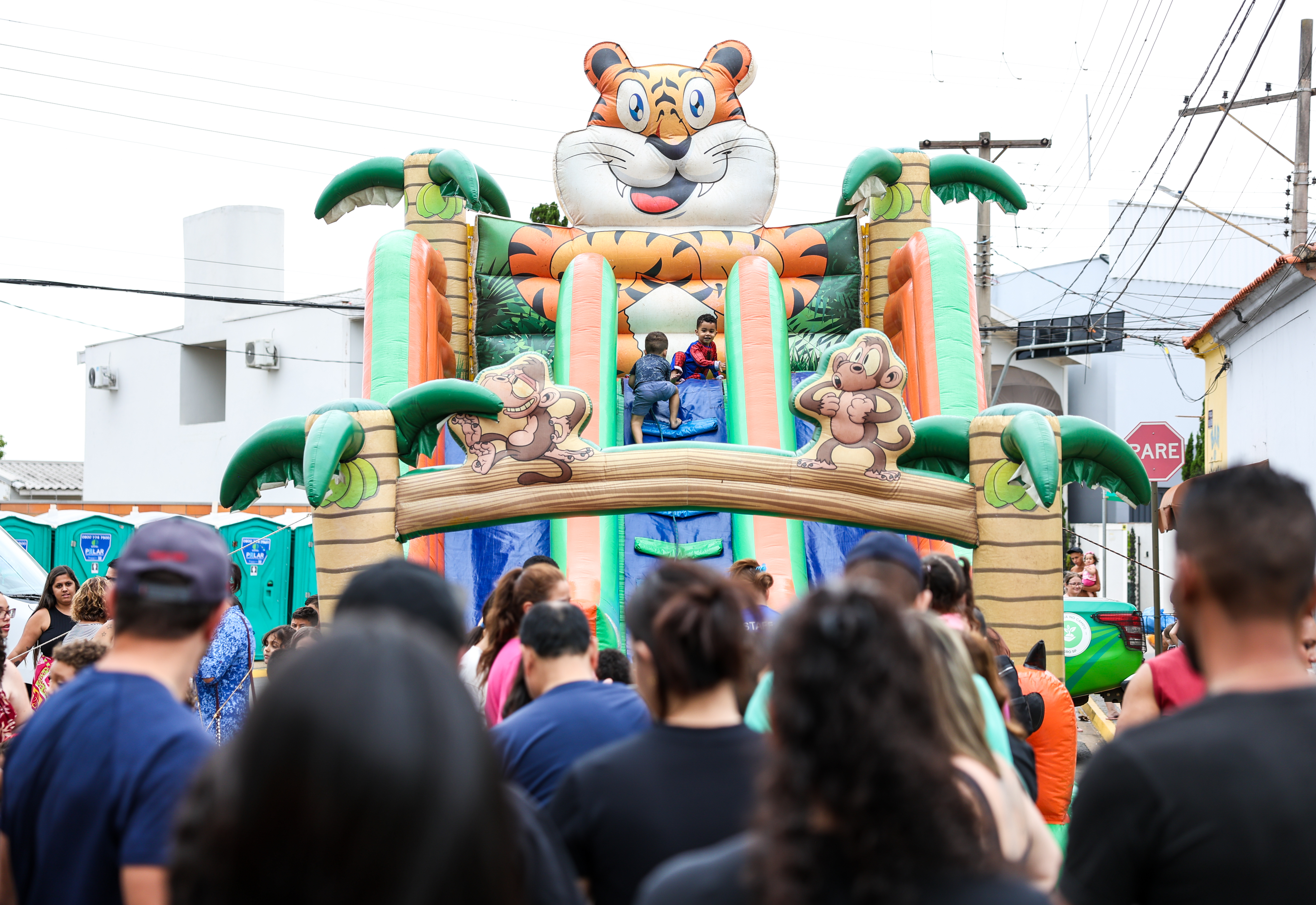 Dia das Crianças em Jumirim: Uma Tarde de Alegria e Diversão na Praça Nossa Senhora Aparecida